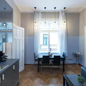 Vaci Street Apartamento Budapest